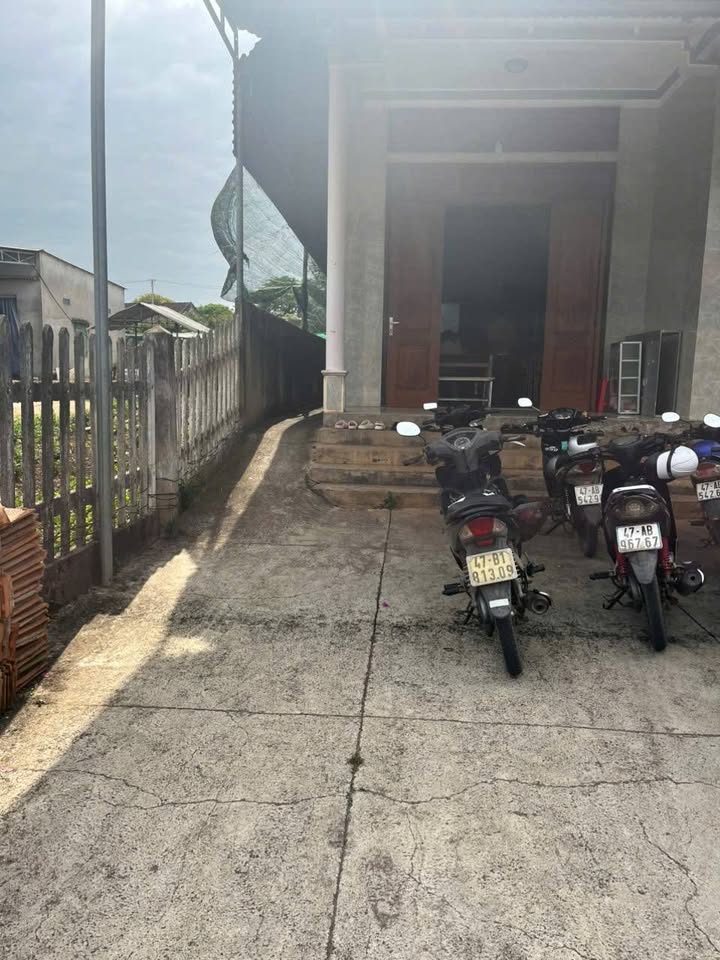 Đất nền Ea Kar 400m² giá 2 tỷ - Sổ đỏ chính chủ, công chứng ngay!