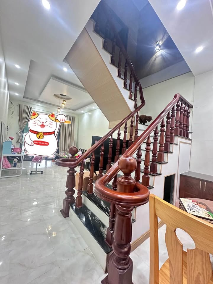 Nhà 95m² Phường 7 Đà Lạt - View Đẹp, Xe Hơi Vào Nhà, Giá 2.2 Tỷ