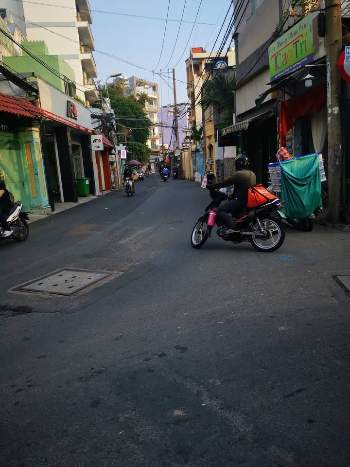 Mặt tiền nhà cấp 4 Nguyễn Thượng Hiền 5.5 tỷ - Kinh doanh sầm uất!