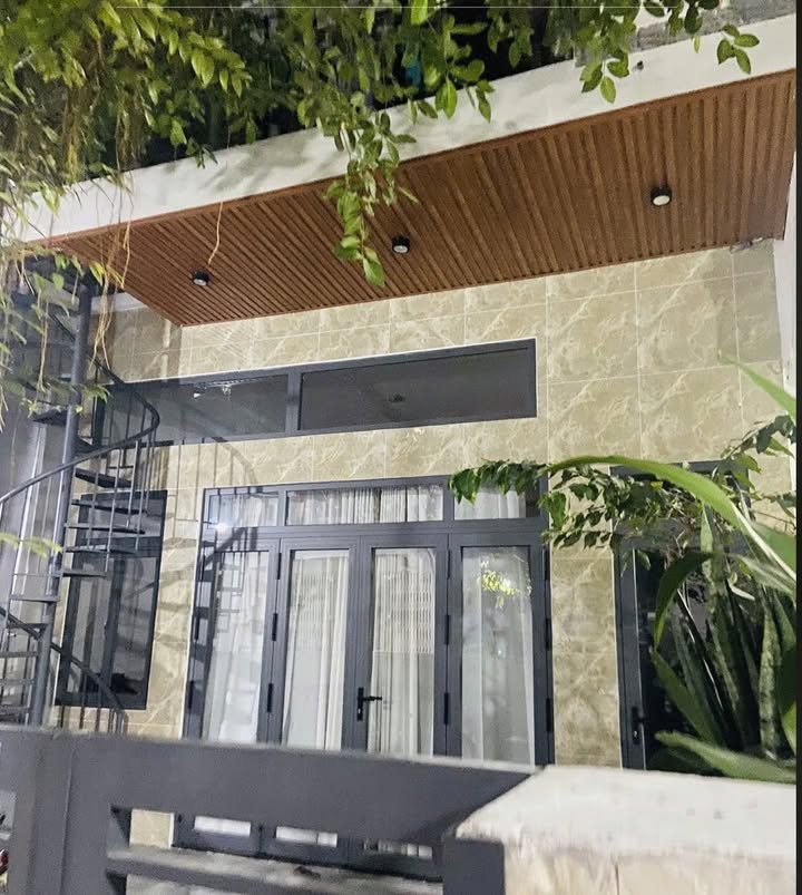 Nhà Mặt Tiền CMT8 Q10 - 72m² - 7PN - 8.x Tỷ TL