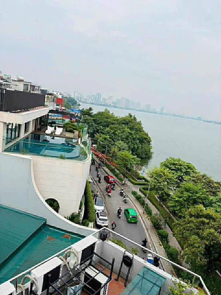 Cho thuê tòa nhà 8 tầng mặt phố Trích Sài, Tây Hồ - View Hồ Tây, 145m²