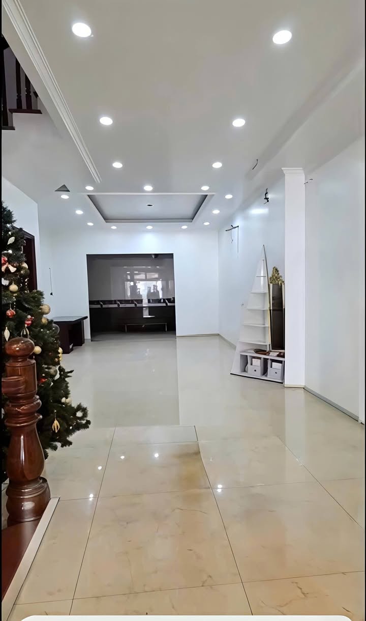 Cho thuê nhà 100m² x 4 tầng, mặt tiền kinh doanh Linh Đàm - Giá 30 triệu