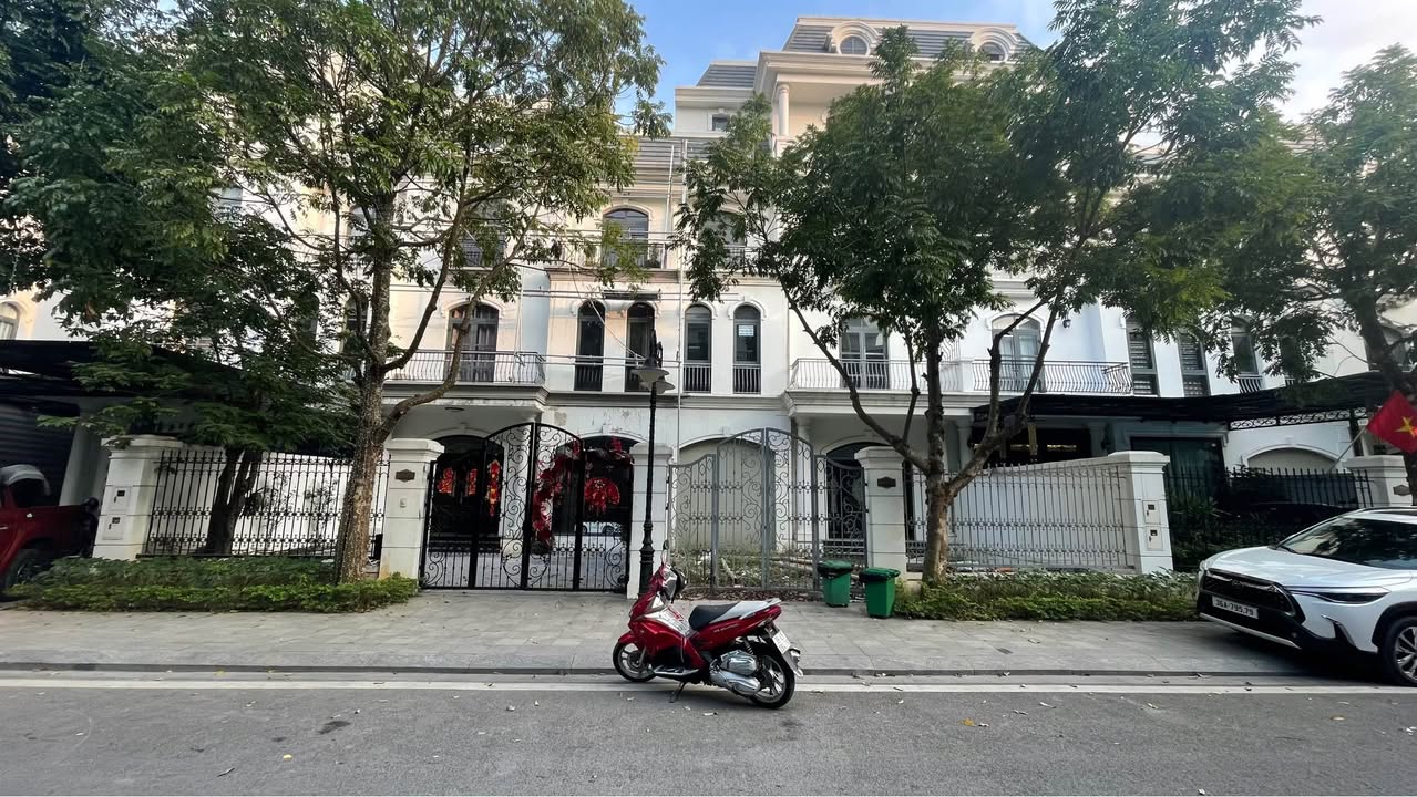 Townhouse Vinhome Thanh Hoa 180m² 13 tỷ - Vị trí đẹp hiếm có