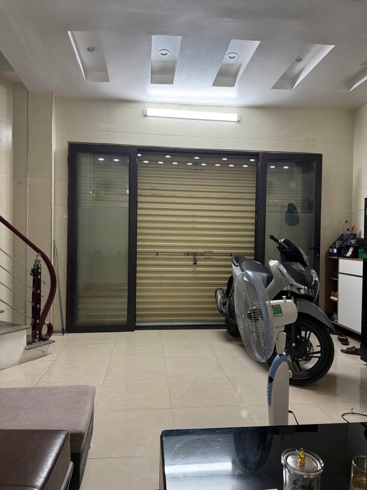 Nhà riêng Phố Chùa Hàng 35m² 5 triệu - Full nội thất, sẵn sàng vào ở!