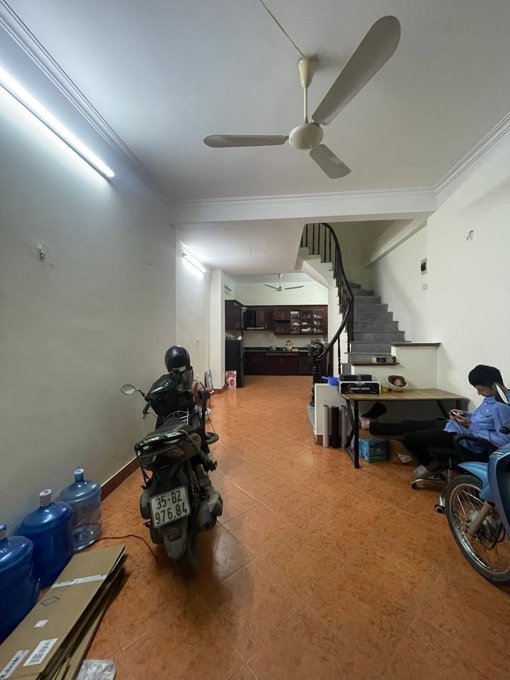 Nhà 3 tầng cho thuê 10 triệu/tháng tại Nguyễn Ngọc Nại, Thanh Xuân - Sẵn sàng ở ngay!