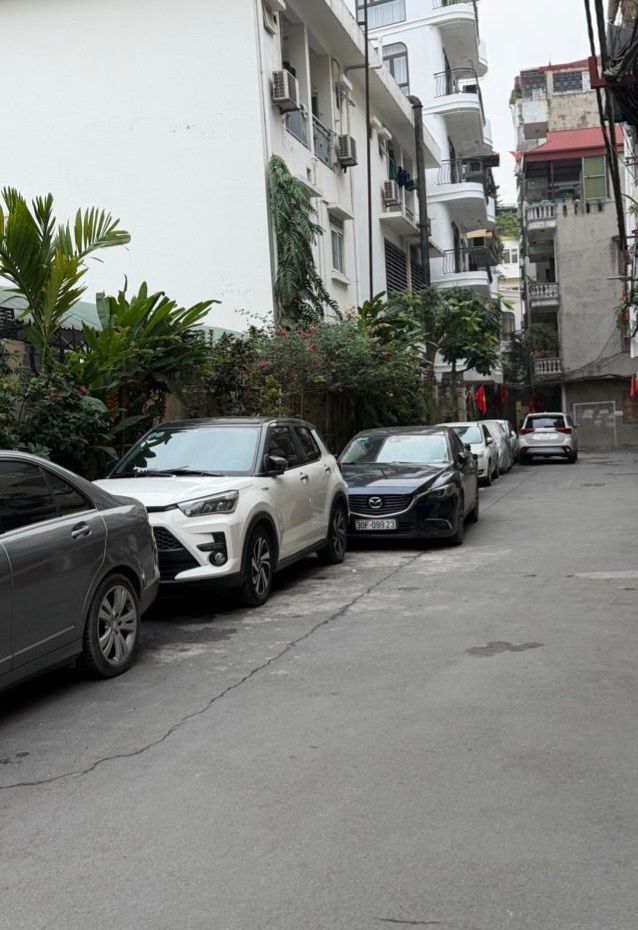 Nhà 43m² Văn Cao, Ba Đình - Sổ hồng vuông, ô tô đỗ cửa, gần Hồ Tây