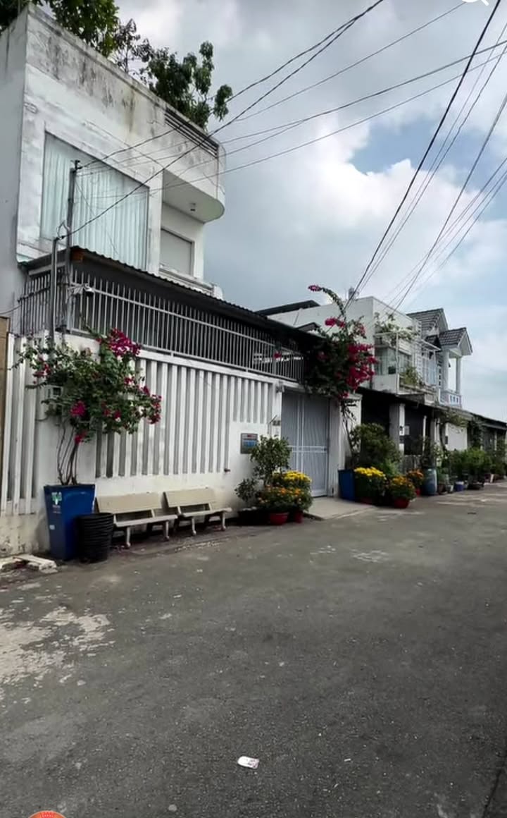 Nhà Sổ Hồng Riêng Hóc Môn - 144m² Ngang Đẹp, 3PN, Giá 4.8 Tỷ