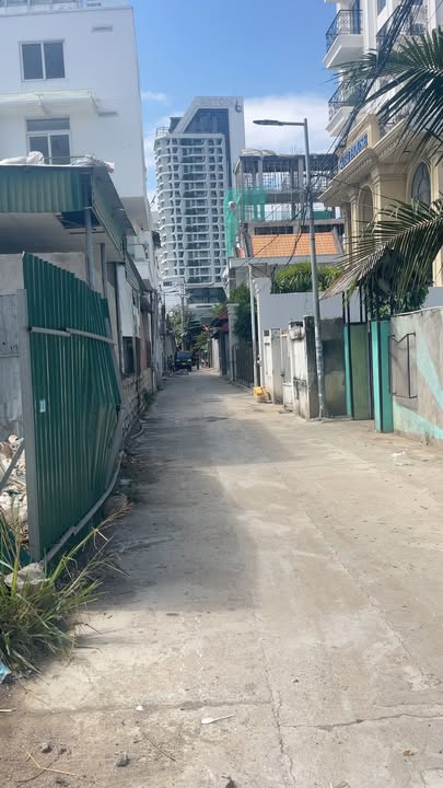 Mặt bằng 400m² kinh doanh sát biển Hòn Chồng, Nha Trang - Giá 25 triệu/tháng