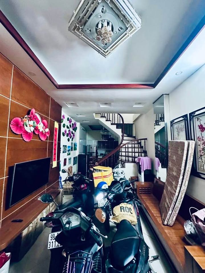 Nhà Trần Tử Bình, Cầu Giấy 40m² - Sổ đỏ chính chủ, vị trí đẹp!