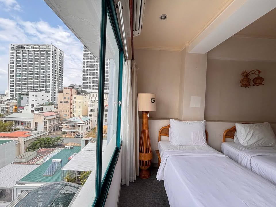 Phòng khách sạn Hùng Vương Nha Trang 9 triệu - Bàn giao ngay