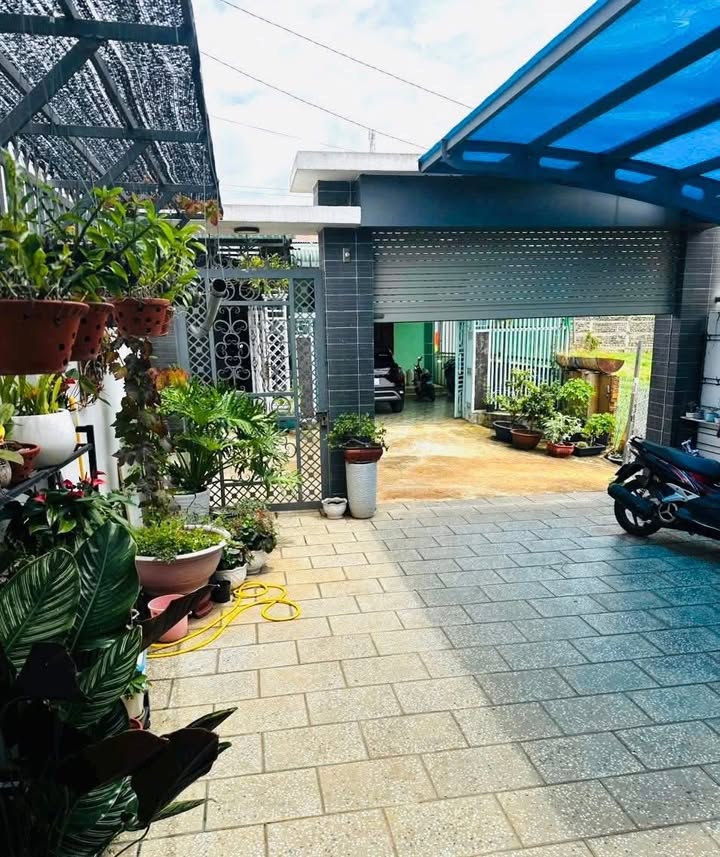 Nhà Đẹp 180m² Đức Trọng - 3.4 Tỷ, Sổ Đỏ 80m² Thổ Cư, Gần Sân Bay