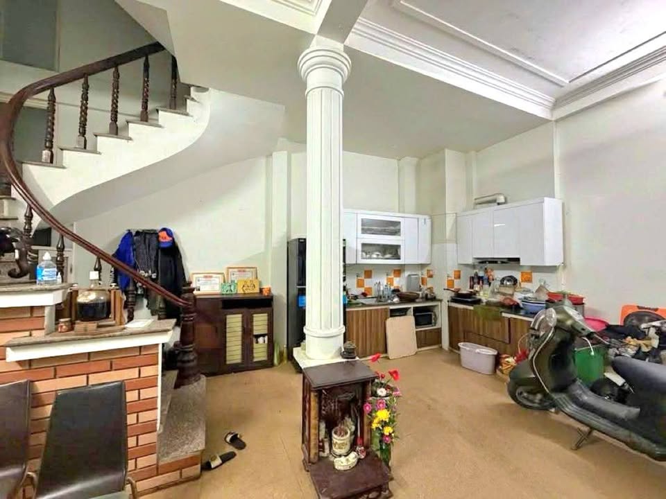 Nhà Phố Trương Định, Hai Bà Trưng 38m² - Vị Trí Đắc Địa, Ô Tô Đỗ Cửa