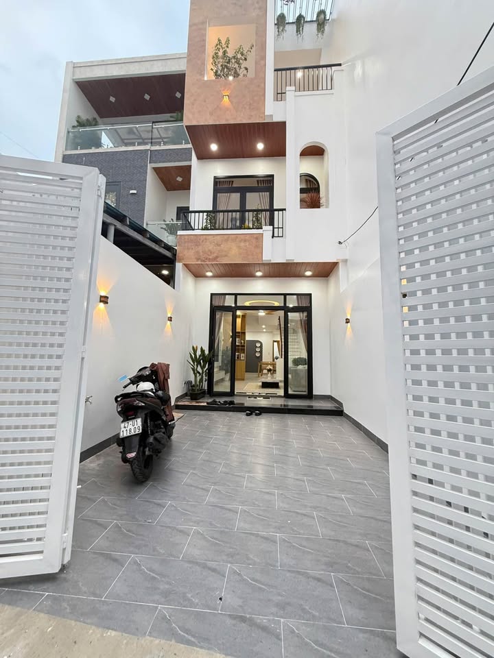 Nhà 87m² Đà Nẵng - Ngang 4m, Ga Ra Ô Tô, Full Nội Thất Mới