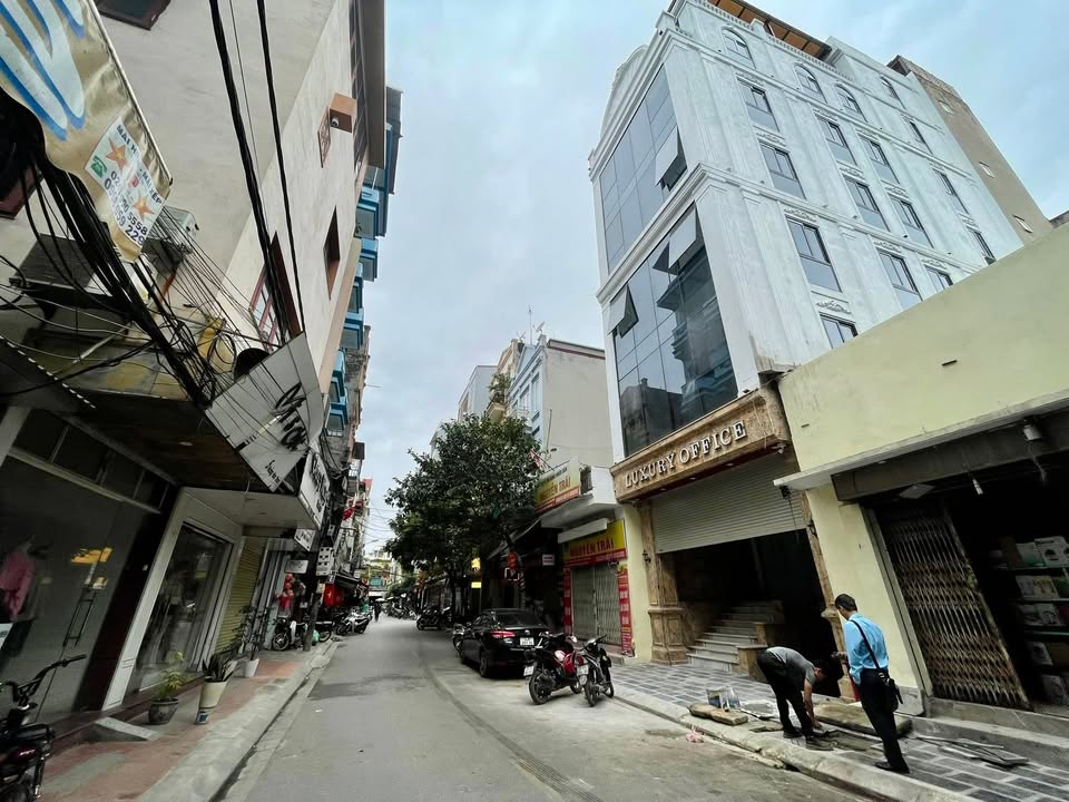Tòa Văn Phòng Hoàng Hoa Thám Hà Đông 95m² - Sẵn Sàng Làm Việc!