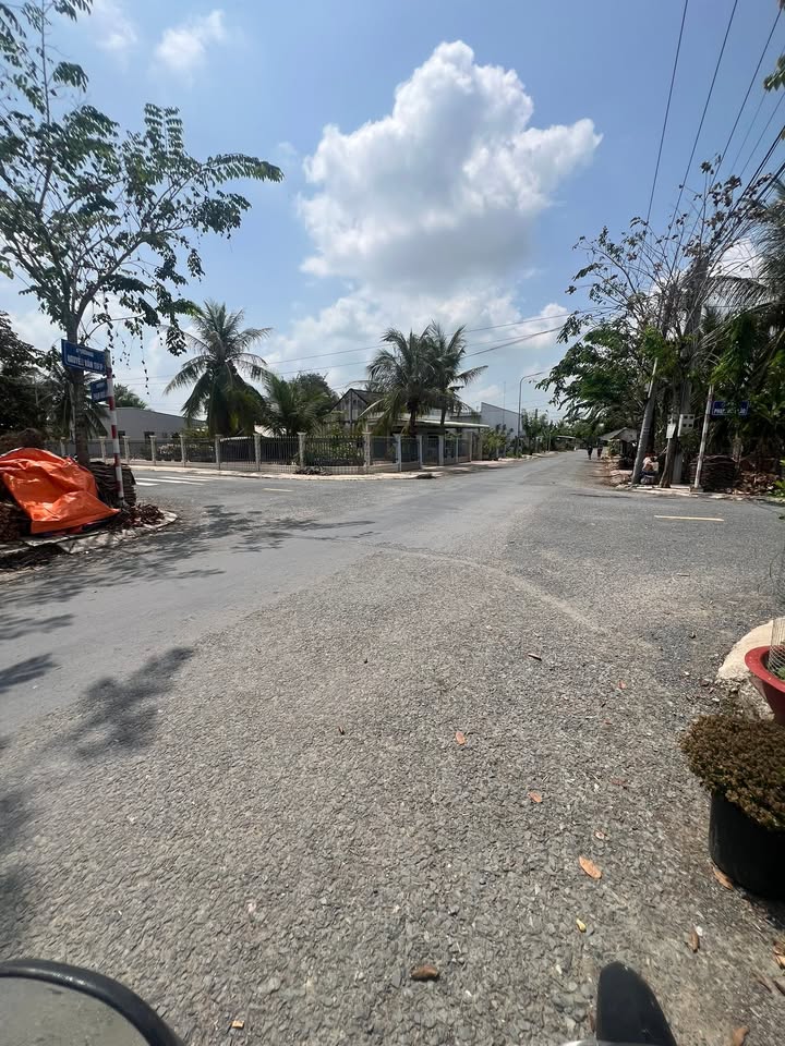 Bán Nền Góc Ngã Tư TT Sa Rài, Tân Hồng - 200m² Thổ Cư, Giá Ngộp Ngân Hàng