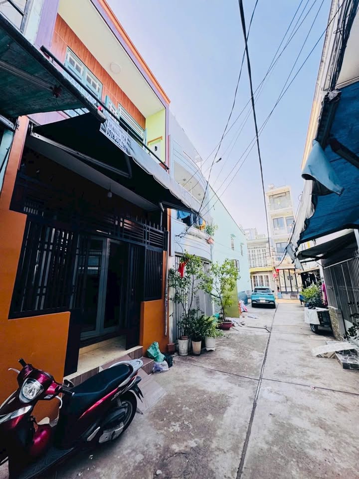 Nhà 2 Mặt Tiền Tên Lửa, Bình Tân - 62m² 3PN, Giá 5.6 Tỷ TL