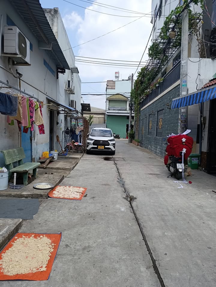 Nhà Riêng Bình Tân 72m² giá 6.8 tỷ - Hẻm xe tải, ở ngay!