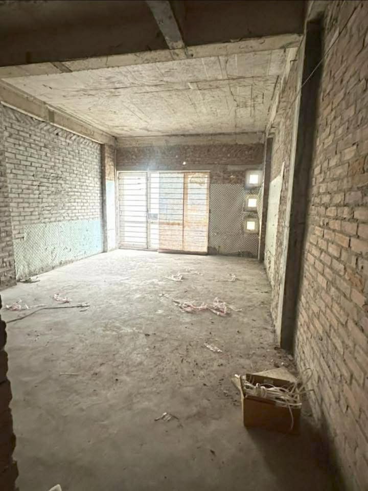 Nhà thô Văn Phú Hà Đông 90m² - Vị trí đẹp, sẵn điện nước!