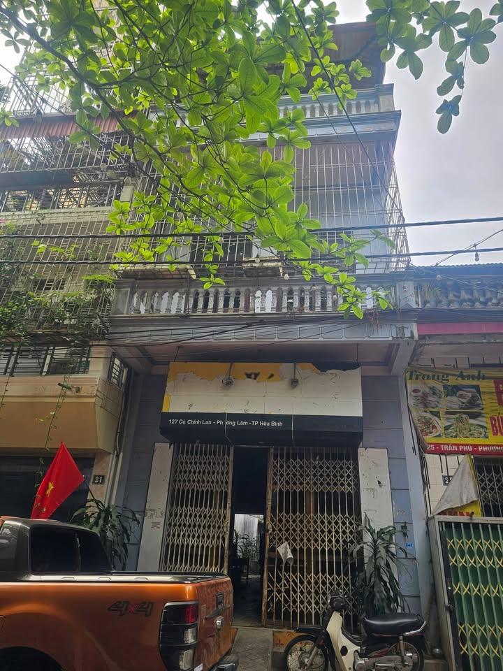 Nhà 3 tầng 105m² Hòa Bình - Mặt tiền 5m nở hậu, ô tô tránh - Giá hơn 3 tỷ