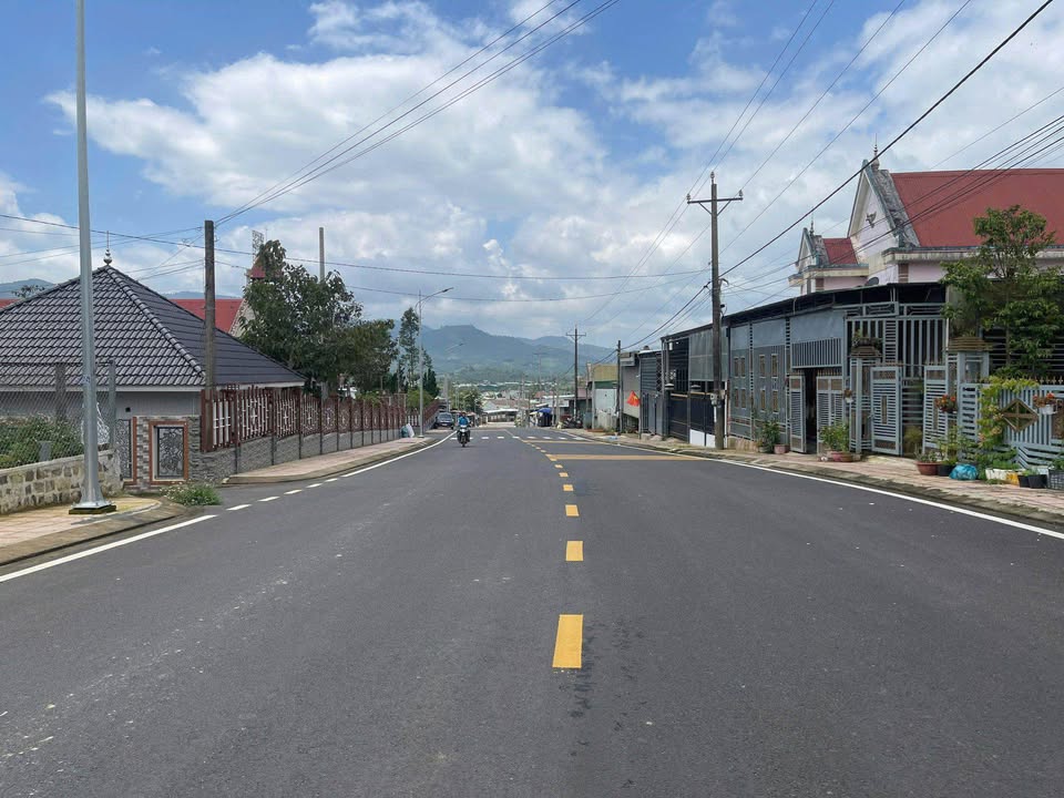 Nhà Mặt Tiền Ngô Tất Tố, Bảo Lộc: 371m², 3 Tỷ, View Núi Đẹp, Sẵn Ở Ngay