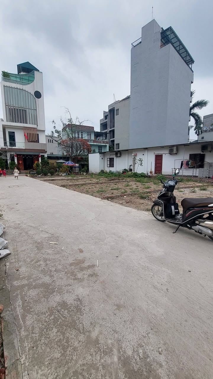 Đất Lô Góc Ngọc Thụy, Long Biên 50m² - Ô Tô Tận Đất, Gần Hồ