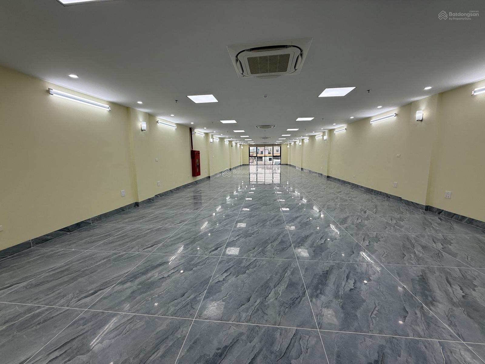 Văn phòng Đại La, Hai Bà Trưng 270m² - Vị trí trung tâm, sẵn sàng làm việc!