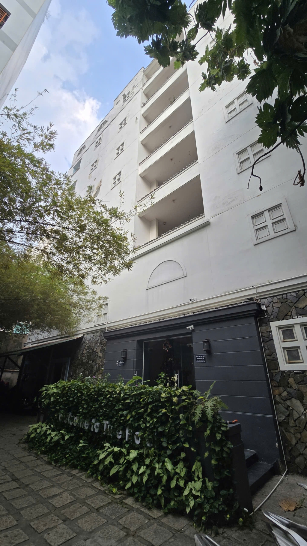 Cho thuê Khách sạn 52 Phòng - Chuẩn 3-4 Sao Gần Sân Bay, Gigamall TP. Thủ Đức