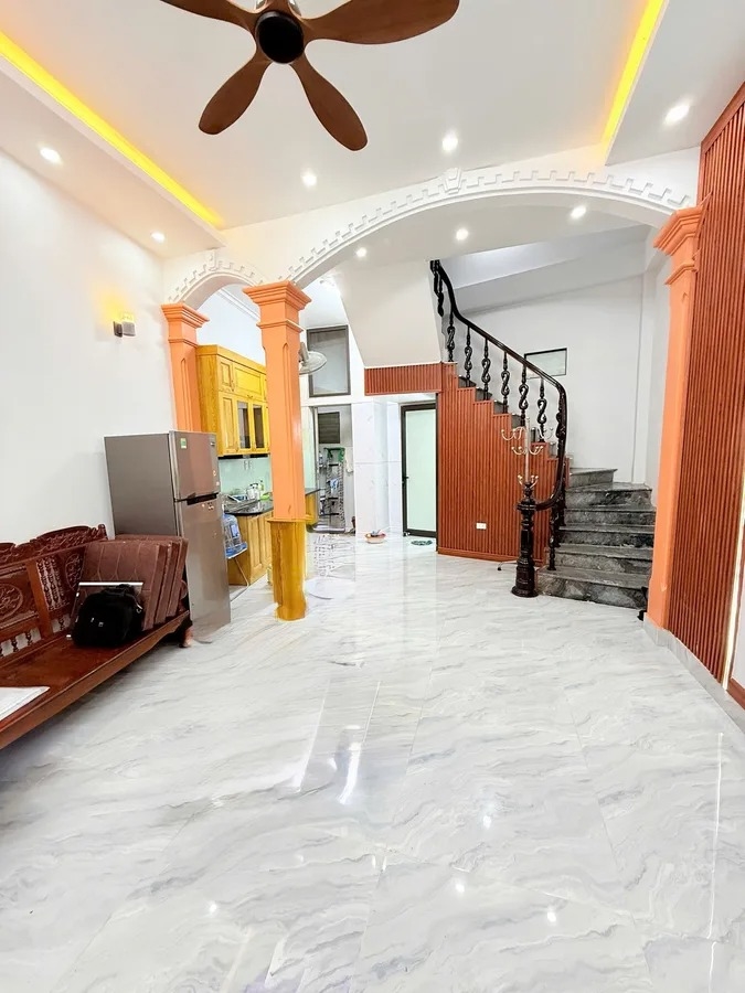 Nhà Phố Phương Mai 33m², 5 Tầng, Ô tô 30m - Giá 9.1 Tỷ