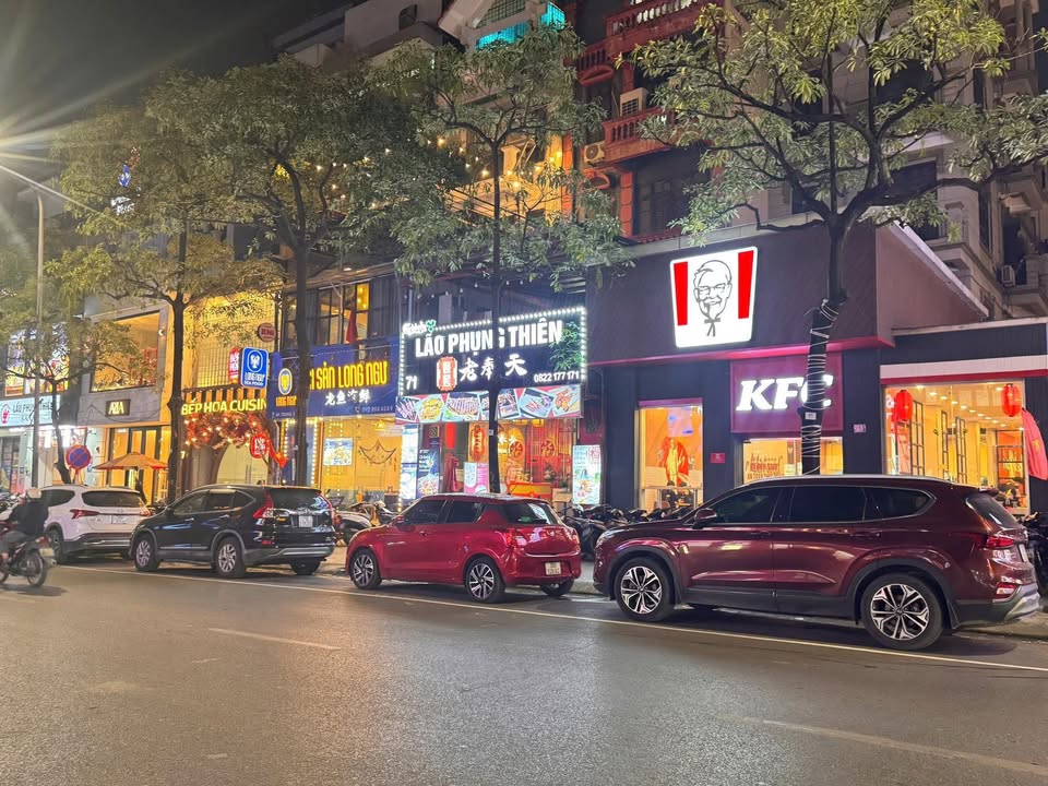 Mặt phố Trung Hòa, Cầu Giấy - 120m² x 5 tầng, Kinh doanh sầm uất 77 triệu/tháng