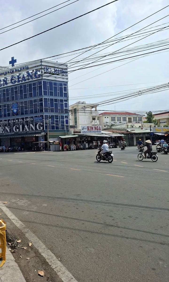 Nhà Mặt Tiền Lê Văn Phẩm Mỹ Tho - Kinh Doanh Sầm Uất, 44m², 4.7 Tỷ