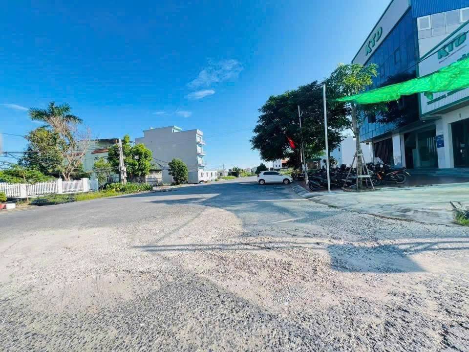 Đất Tái Định Cư Dứa 90m² Mặt Tiền 20m - Giá Rẻ Hơn Ngõ