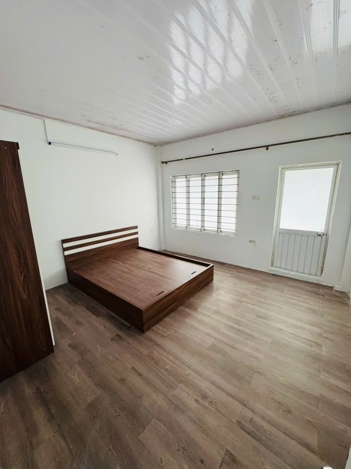 Căn hộ dịch vụ Trần Quốc Hoàn, Cầu Giấy 160m² - Ô tô vào tận nhà!