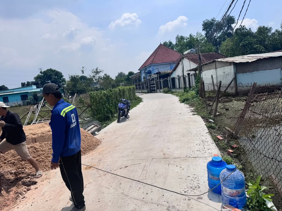 Nhà 1.8 Tỷ 160m² Thới Hòa, Tân Uyên - Sổ Riêng, Đang Xây Dở