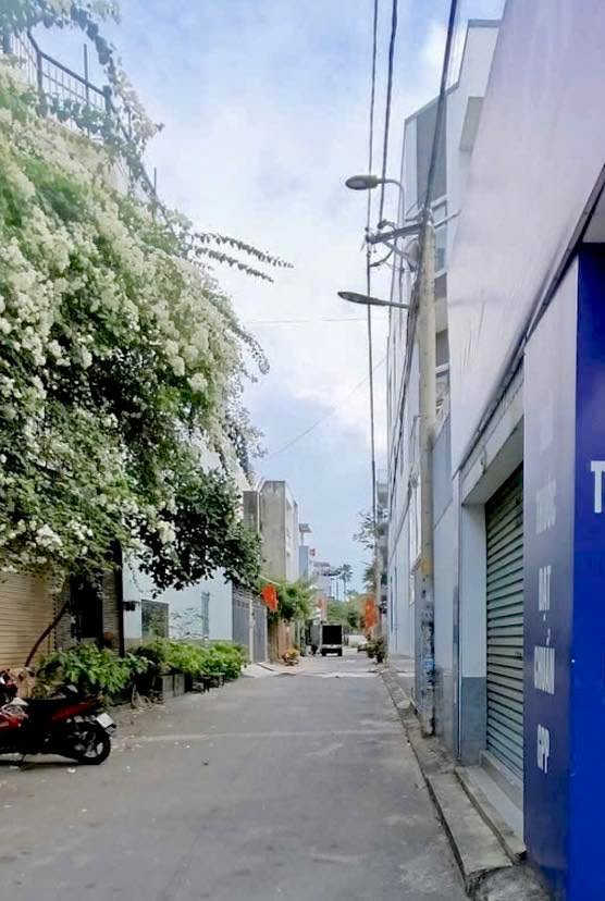 Nhà 3 tầng Hẻm Oto Bình Chiểu, TP. Thủ Đức - 52m² Full Nội Thất