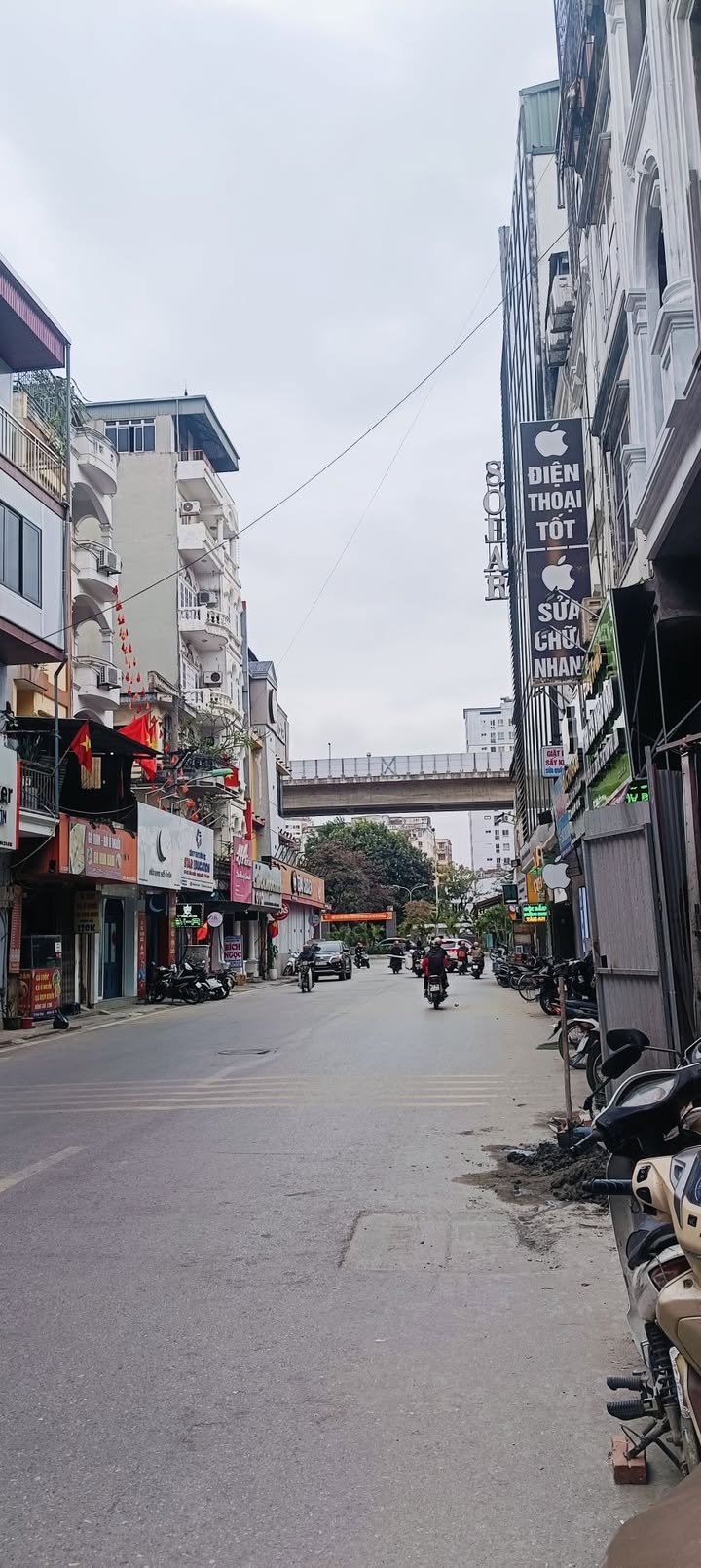 Nhà La Khê 32m² hơn 6 tỷ - 3.5 tầng, vài bước chân tới ga Metro