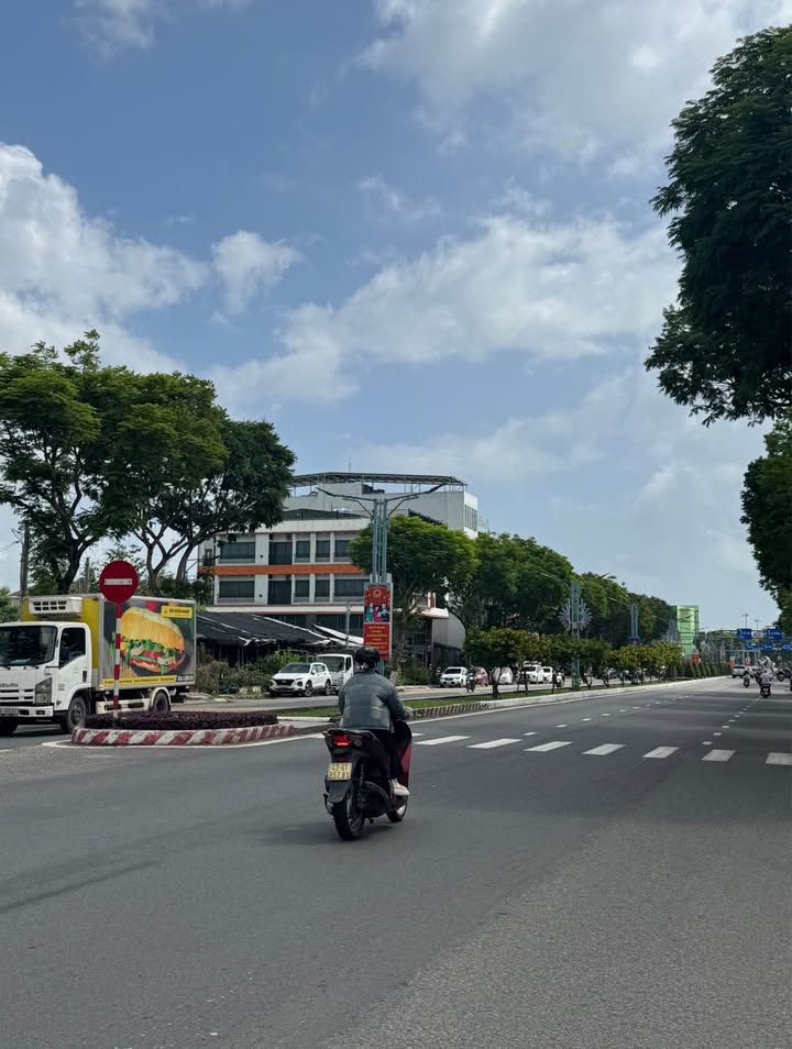 Nhà phố Lê Đại Hành Đà Nẵng 100m² - Mặt tiền kinh doanh đỉnh!