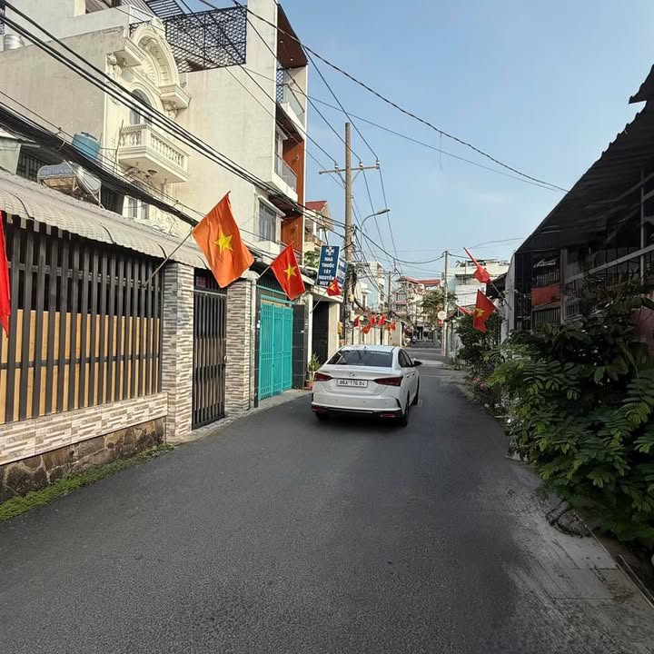 Nhà 2 Lầu Đúc Sổ Hồng Riêng - Ngay Bến Xe An Sương, Q12 - 5 Tỷ