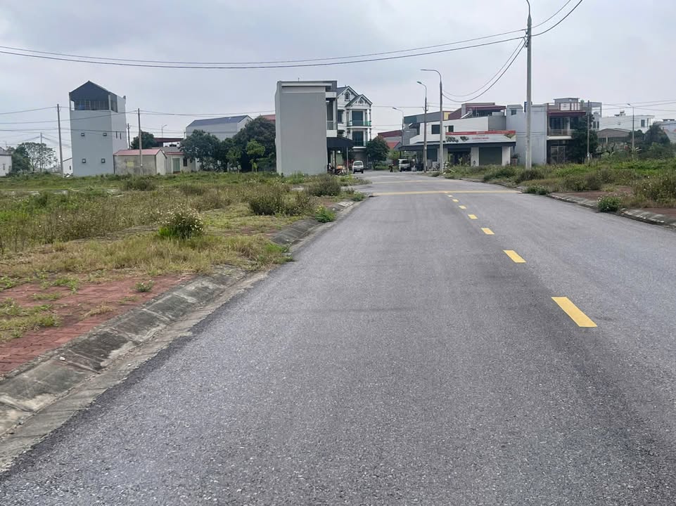 Đất Lô Góc Quang Hưng, Hưng Yên - 121m² - Giá 2 Tỷ - Trung Tâm Ngã Sáu