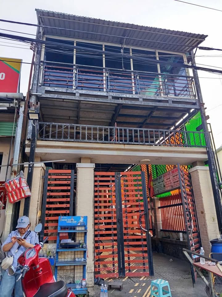 Nhà Lầu Kinh Doanh Mặt Tiền ĐT784 Gò Dầu 160m² - Giá 3.8 Tỷ