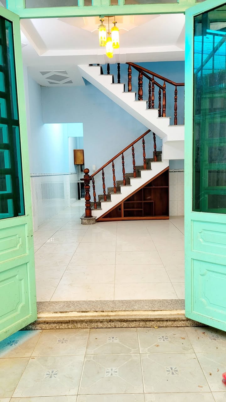 Nhà 1 Lầu 3PN Hóc Môn - Sân Rộng, Gần Chợ Thới Tứ, Giá 5.5 Triệu/Tháng