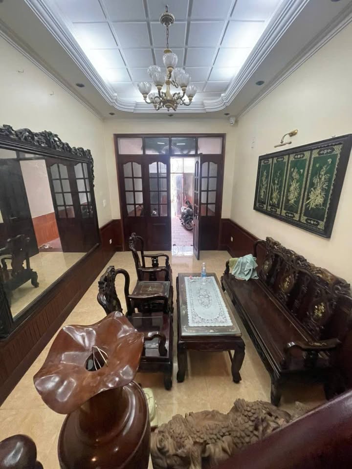 Nhà riêng Lạc Long Quân Tây Hồ 60m² - Ô tô vào tận nhà!