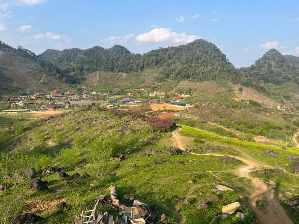 Đất nền Mộc Châu 105m² giá 1.99 tỷ - Sổ đỏ chính chủ, xây dựng tự do!