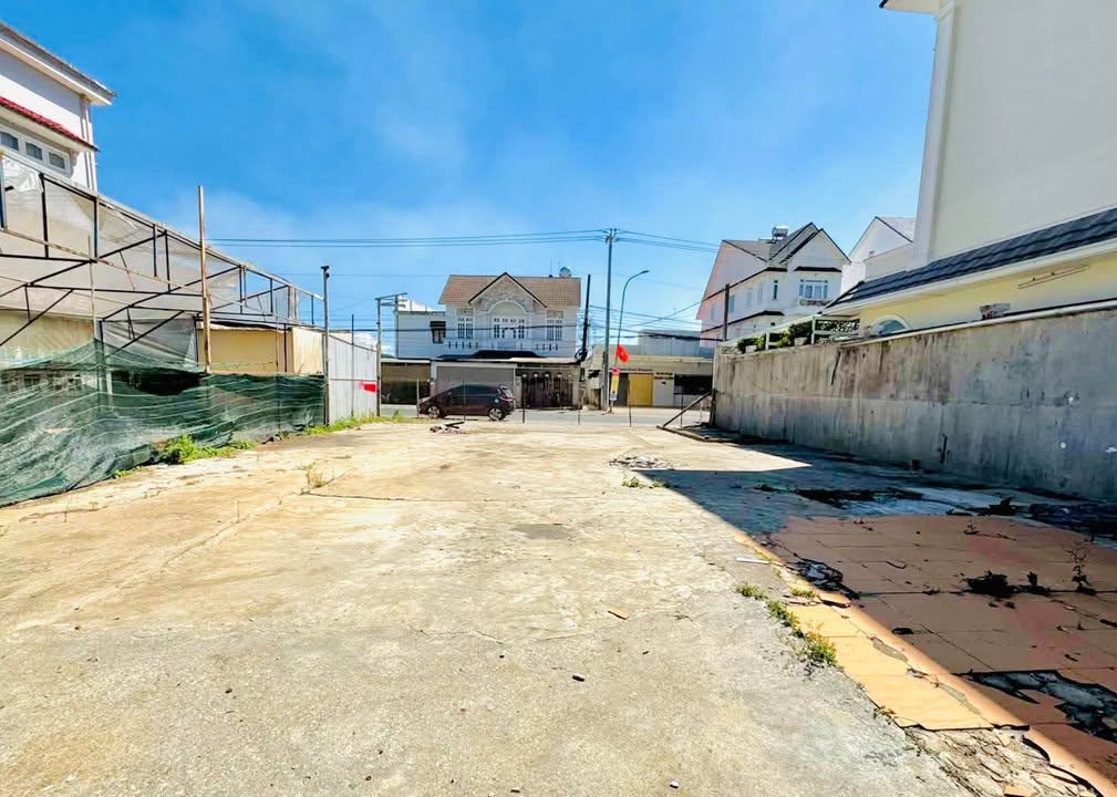 Mặt Tiền Kinh Doanh Đường Nguyên Tử Lực, Đà Lạt - 305m²