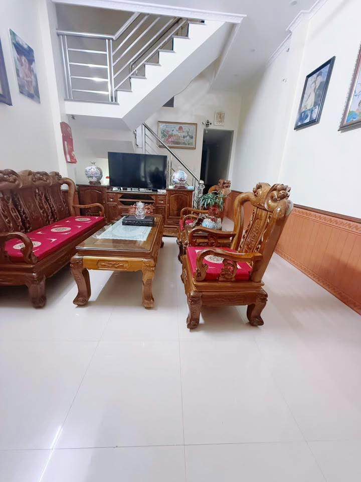 Nhà Đẹp 86m² Ngõ 22 Lê Hoàn, Hà Giang - 3PN, Sổ Đỏ, Giá Hời 2.55 Tỷ