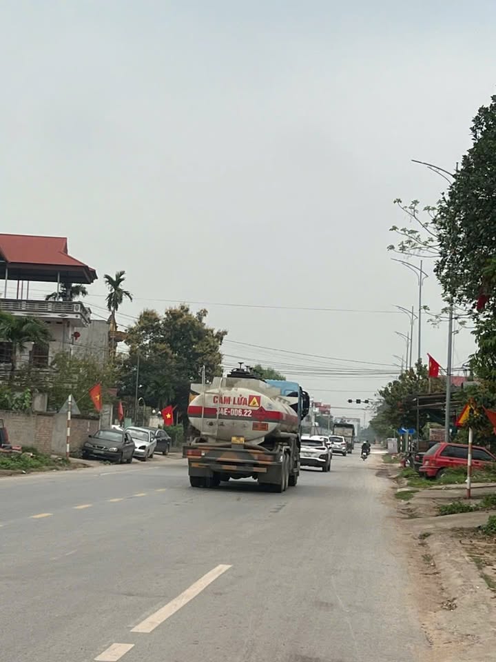 Đất nền Quốc lộ 17, Tân Yên 100m² giá 3.1 tỷ - Tiềm năng tăng giá!