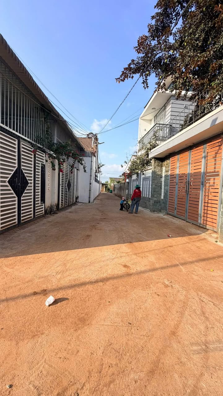 Đất thổ cư 40m² hẻm Y Moan, Buôn Ma Thuột - Giá 1.45 tỷ, sẵn sổ hồng