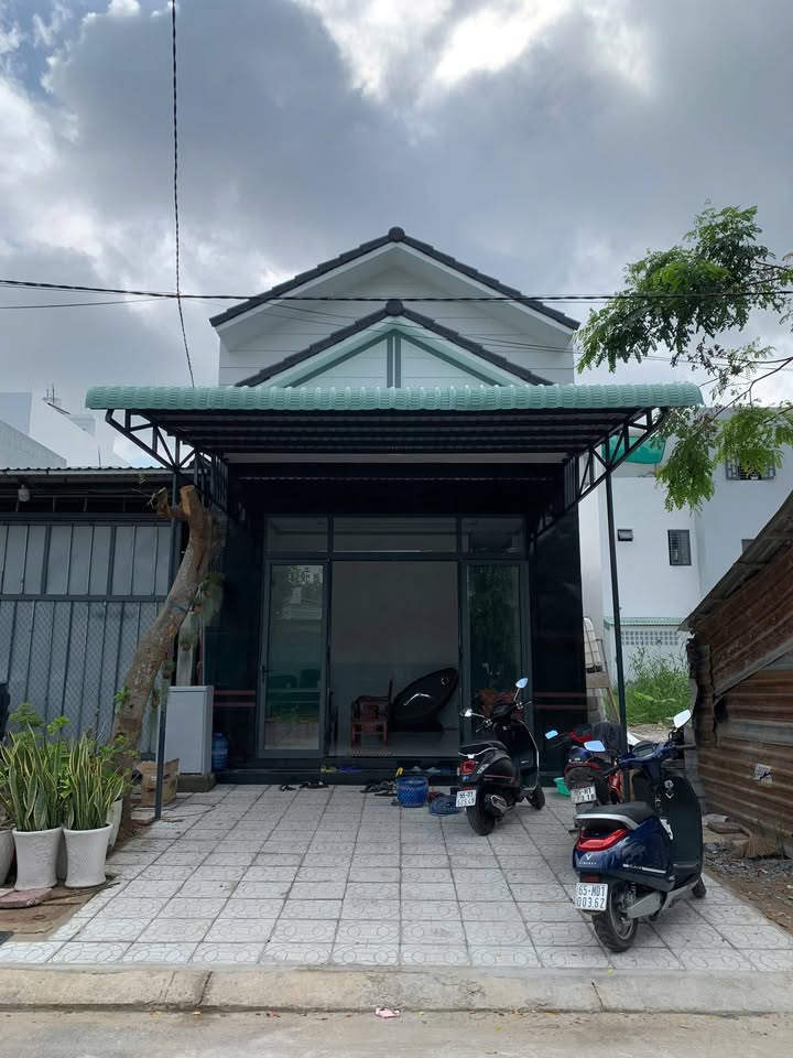 Nhà Mặt Tiền DHYD, Ninh Kiều, Cần Thơ - 9 Triệu/tháng, 100m², Sẵn Ở