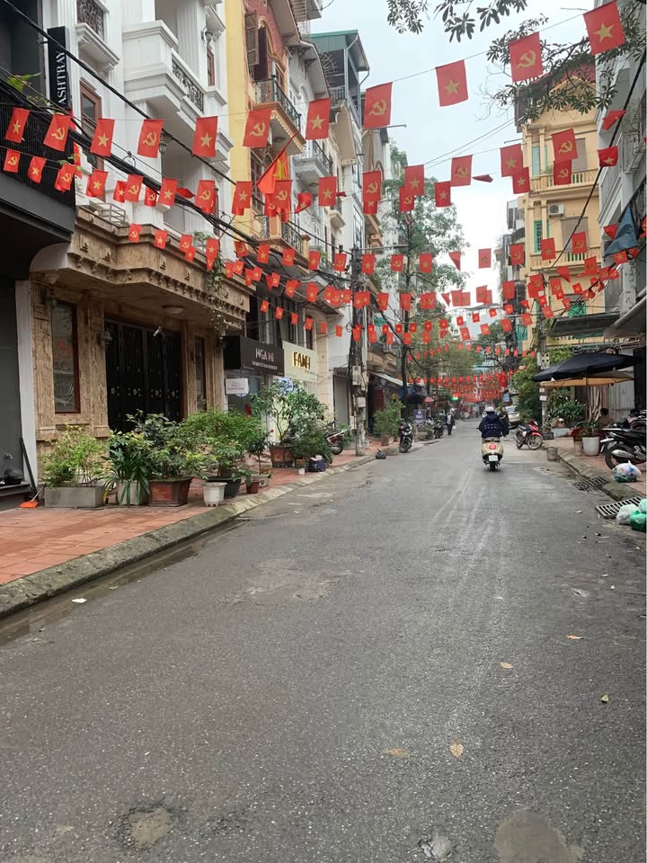 Nhà Mặt Ngõ Pháo Đài Láng 140m² - Kinh Doanh Đắc Lợi, Ô Tô Tránh