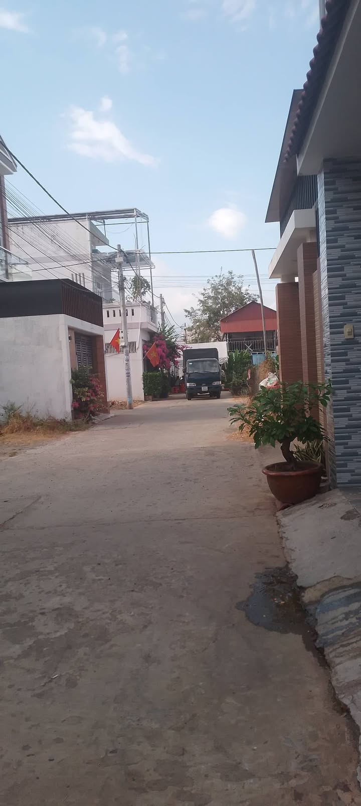 Đất nền Phan Thiết 100m² giá 1.8 tỷ - Sổ đỏ chính chủ