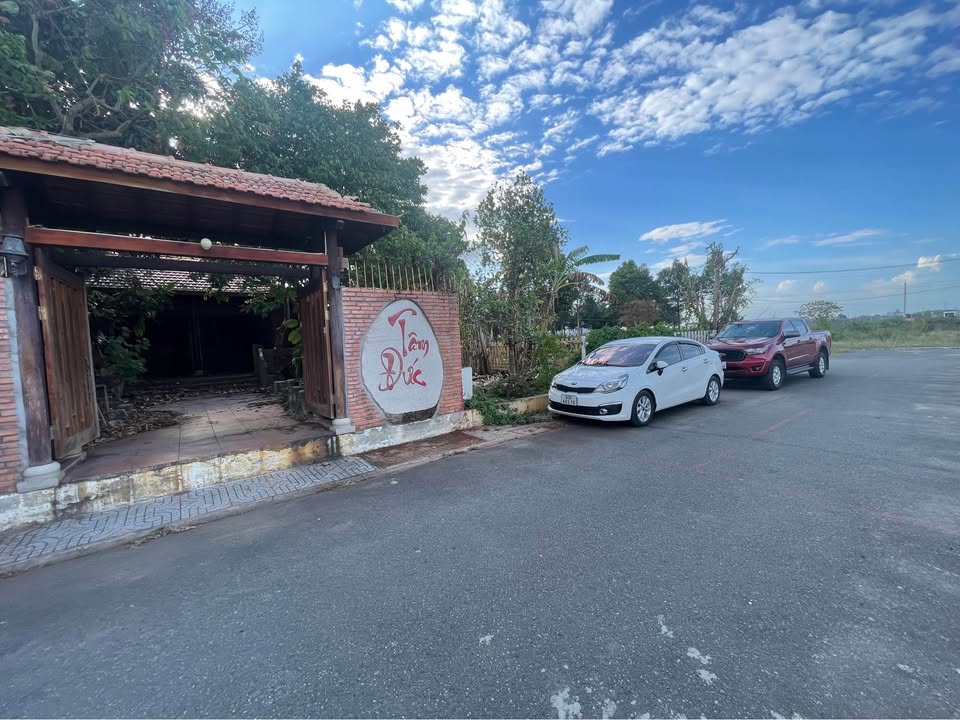 Nhà Vườn 126m² Mặt Tiền Đường Nhựa, Sổ Hồng Thổ Cư - Giá 2.35 Tỷ